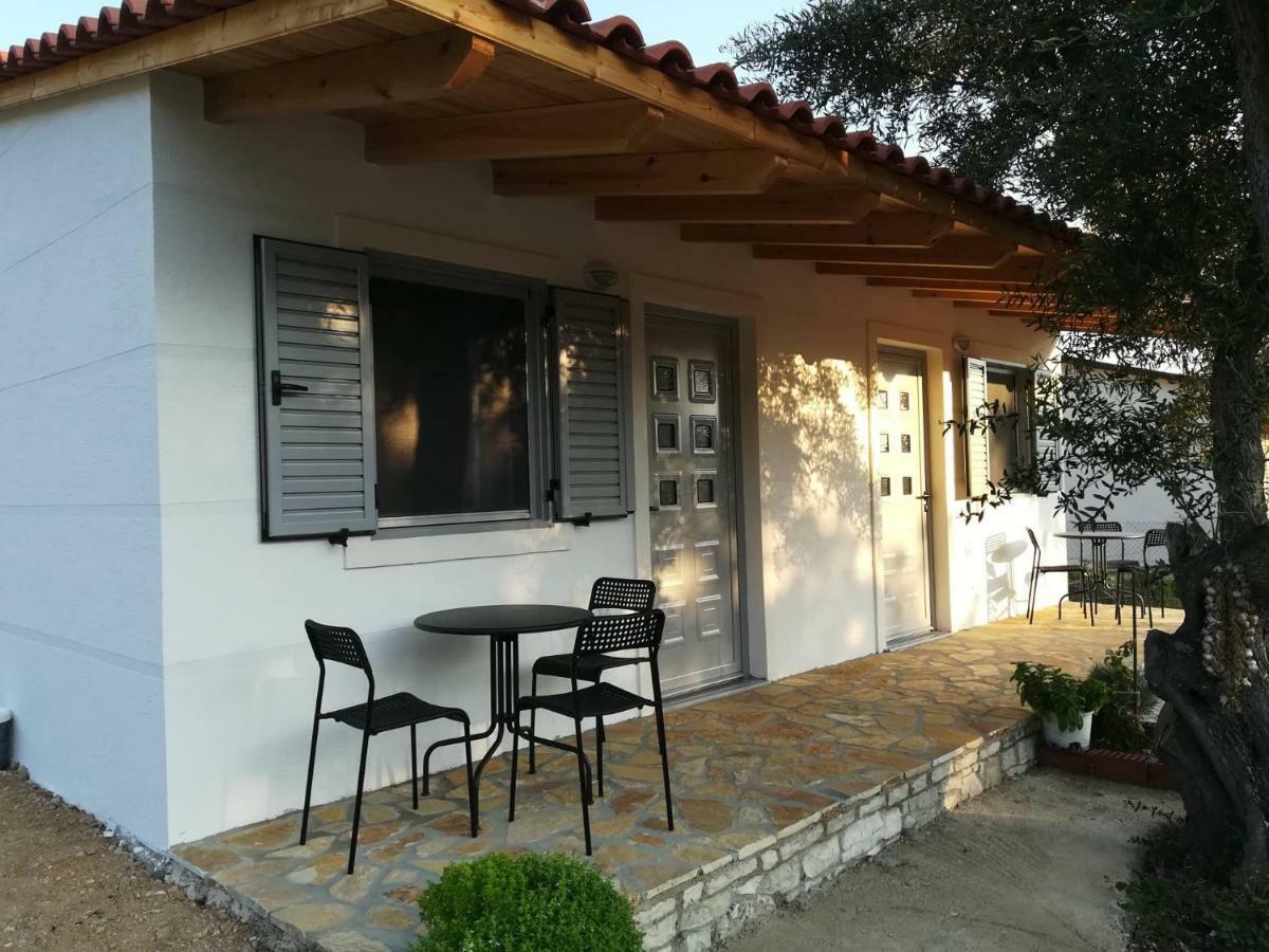 Janakis Garden Livadi Aparthotel Himare Fshat Εξωτερικό φωτογραφία